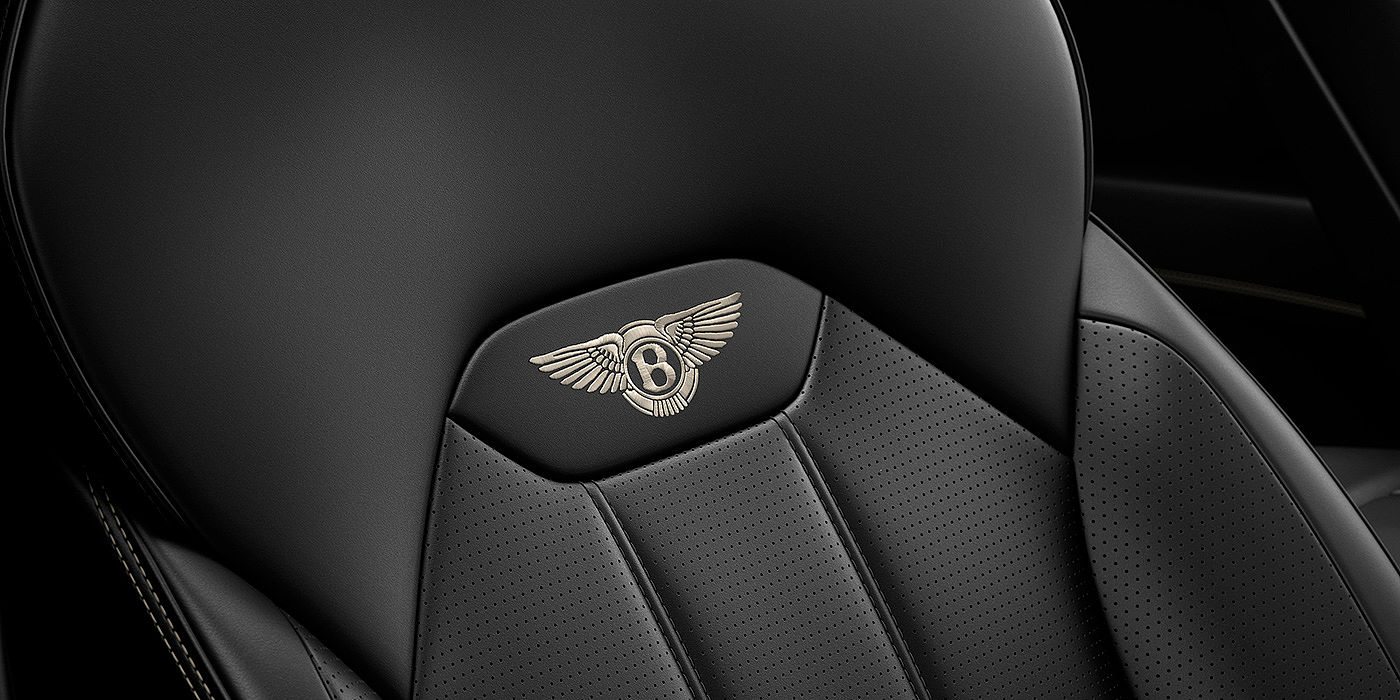 Bentley Warszawa Bentley Bentayga seat with detailed Linen coloured contrast stitching on Beluga black coloured hide.