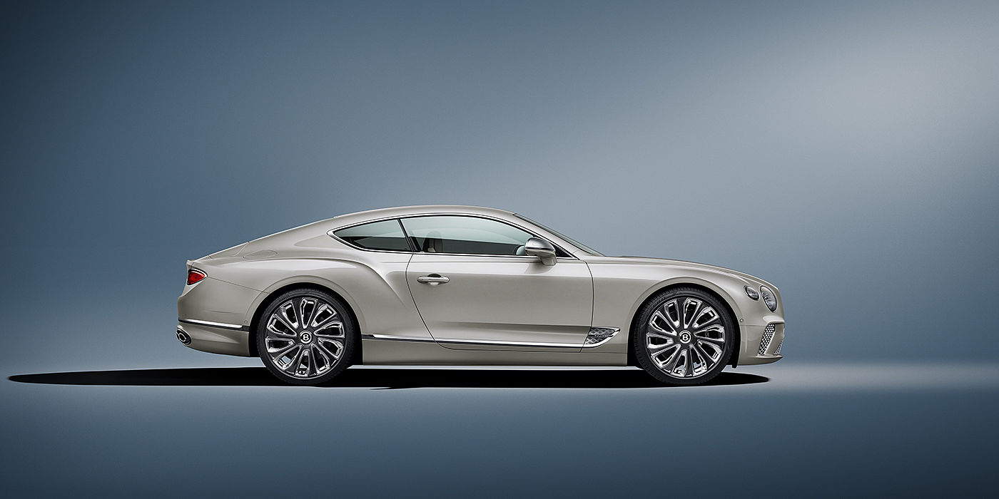 Bentley Warszawa Bentley Continental GT Mulliner coupe in White Sand paint front 34