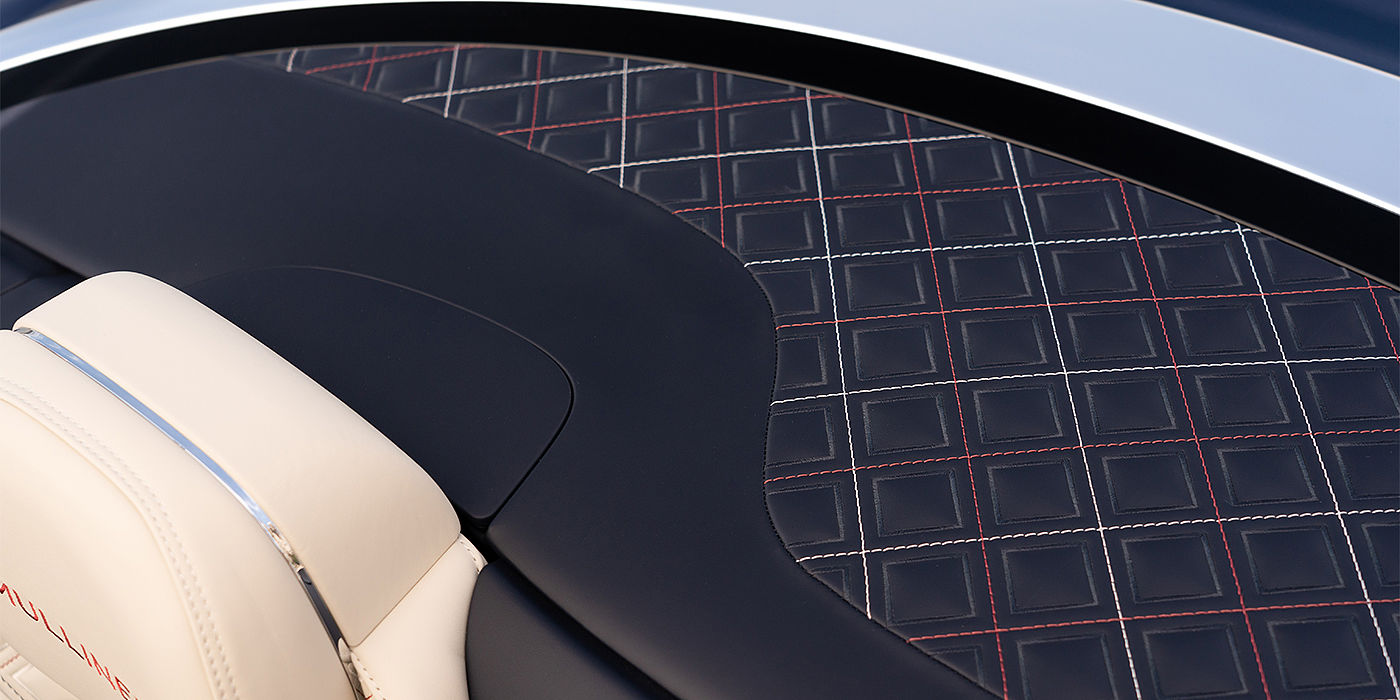 Bentley Warszawa Bentley Continental GTC Mulliner convertible seat and cross stitched tonneau cover