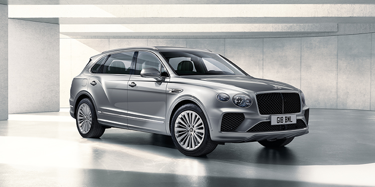 Bentley Warszawa Bentley Bentayga Extended Wheelbase SUV front three quarter in Moonbeam paint with a grey background